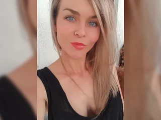AussieMilfAkyra video