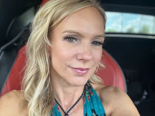BellaBare live cam video preview